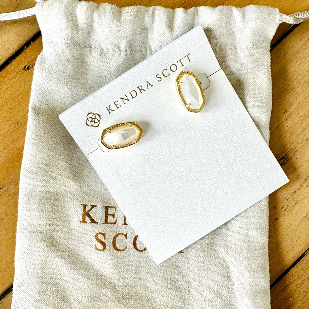 Ellie Gold Stud Earrings in Ivory Pearl